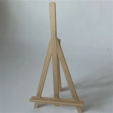 Drveni nedovršeni eassel